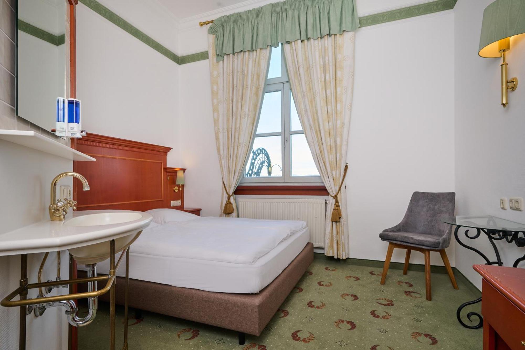 Tafernwirtschaft Hotel Schoenbrunn Landshut Exteriör bild